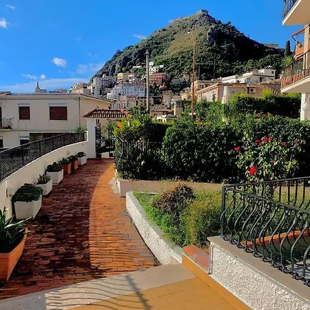 Spacious In With Sea View And Balconies Apartment *