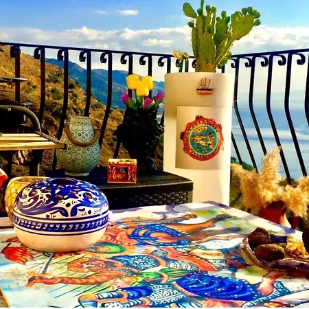 Spacious In With Sea View And Balconies Apartment *