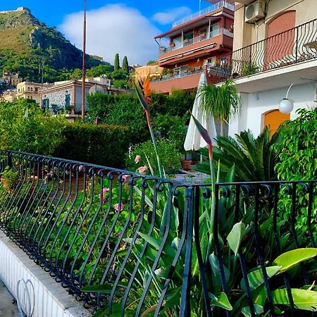 Spacious In With Sea View And Balconies Taormina