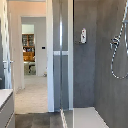 Spacious In With Sea View And Balconies Apartment *