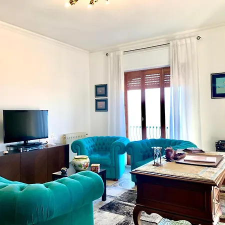 Spacious In With Sea View And Balconies Apartment *