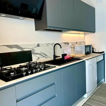 Apartment Spacious In With Sea View And Balconies *
