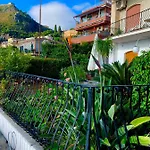 Spacious In With Sea View And Balconies Taormina