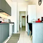Spacious In With Sea View And Balconies Appartement *