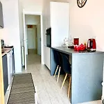 Appartement Spacious In With Sea View And Balconies