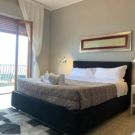 Spacious In With Sea View And Balconies Daire Taormina